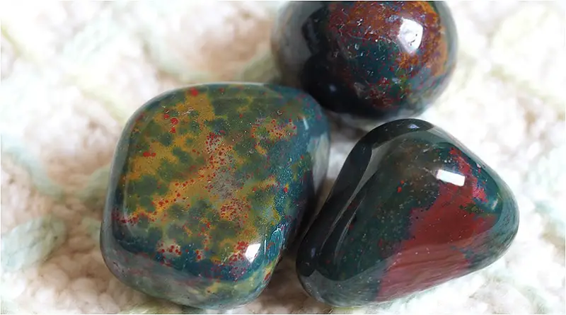 Bloodstone - Bloodstone Meaning and Uses - Elune Blue (800x445)
