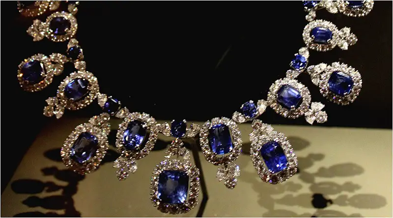 Sapphire Necklace - Sapphire Meaning and Uses - Elune Blue (Crystal Meanings)