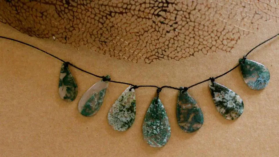 The Gardener's Stone: Moss Agate Meaning and Uses -- Crystal Meanings