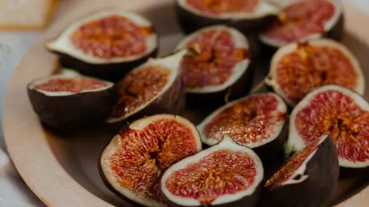 A plate of figs sliced in half.