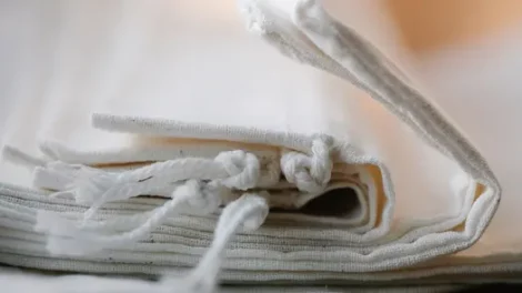 White cotton cloth drawstring bags.