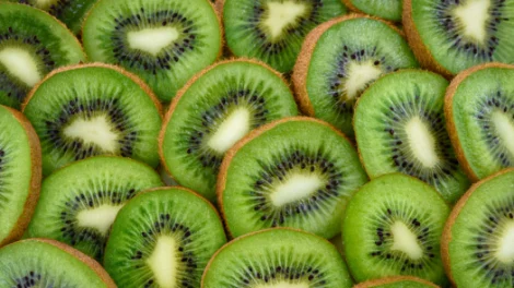 Sliced kiwi fruits.